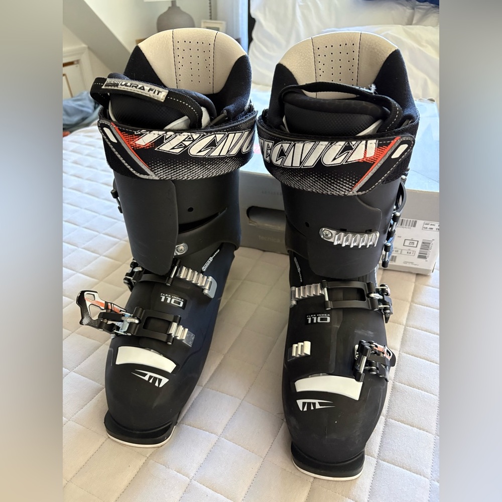 Tecnica Men's Black and White Ski Boots